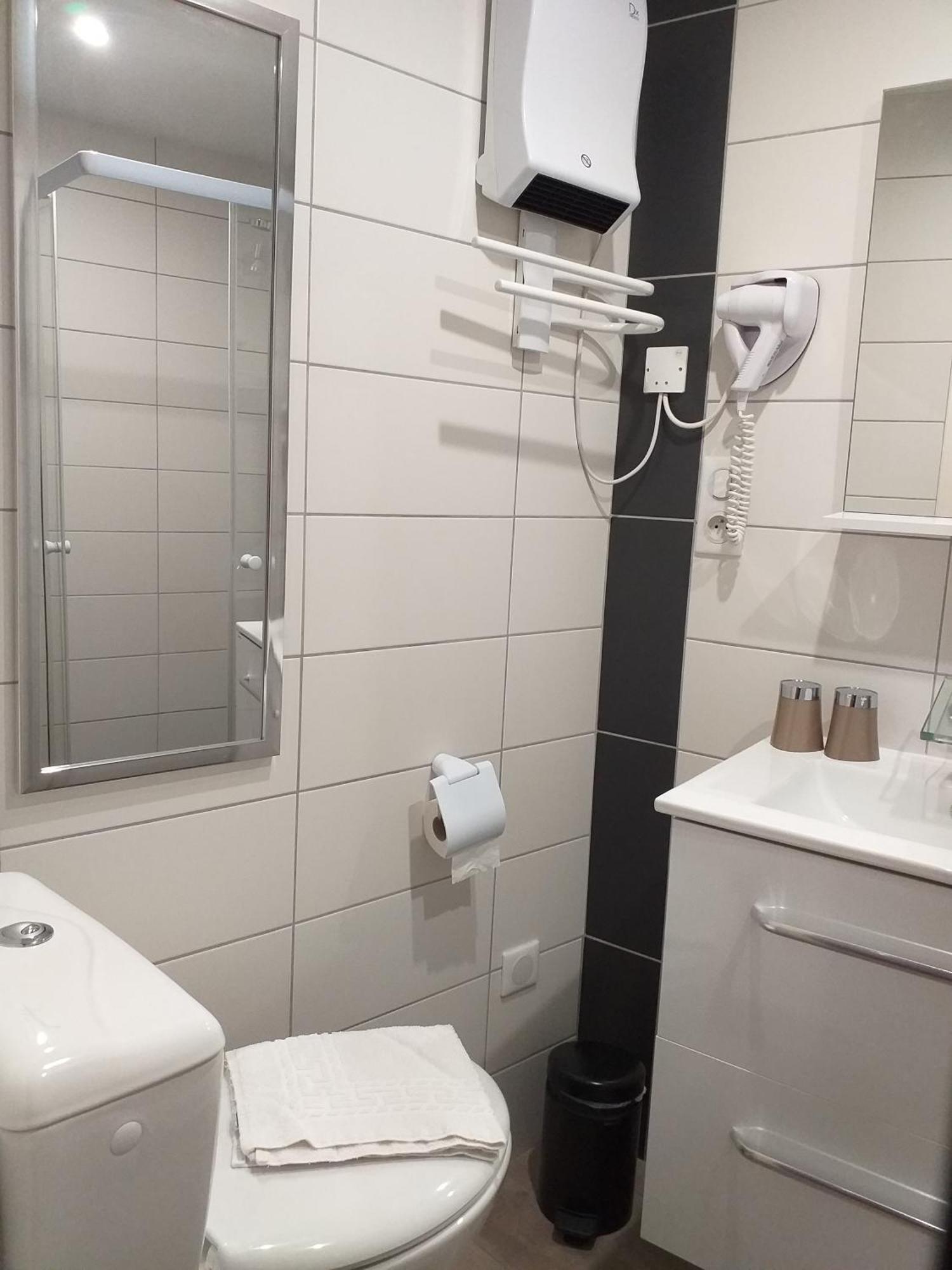 Hotel La Couronne مارماند المظهر الخارجي الصورة